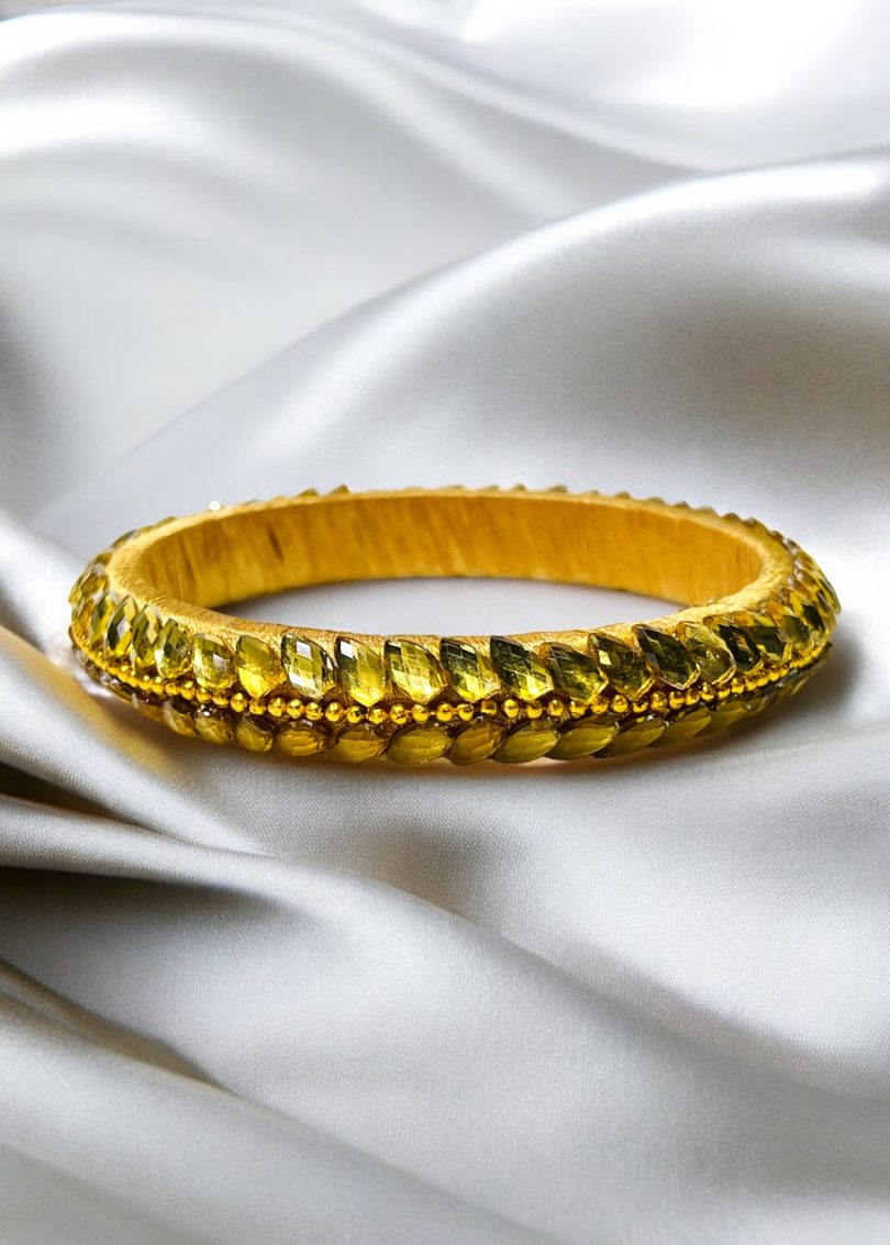 Golden Kundhan stone Bangle (1 CM width) - Image 3